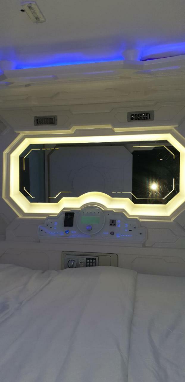 Q Capsule Hotel George Town Kültér fotó