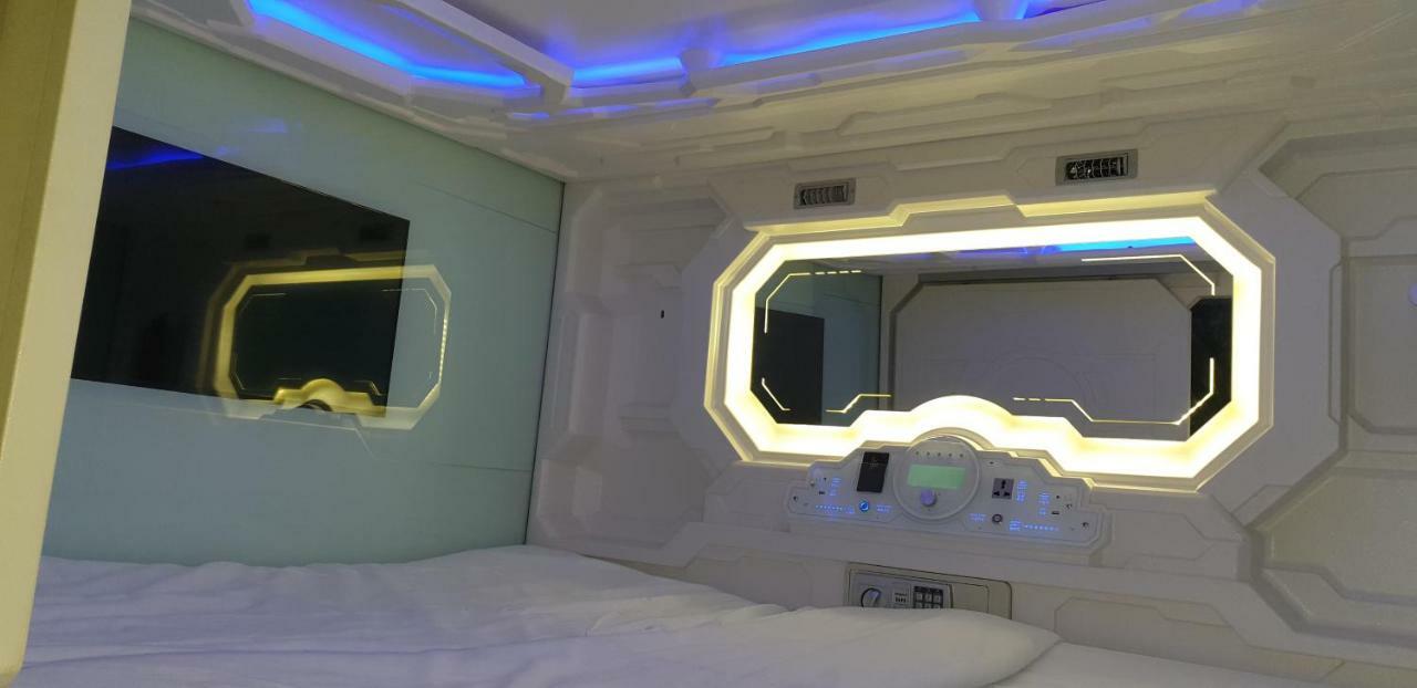 Q Capsule Hotel George Town Kültér fotó